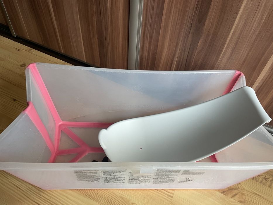 Wanienka Stokke z wkładką dla noworodka