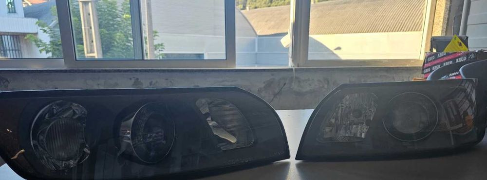 Farol dianteiro volvo v50 2006