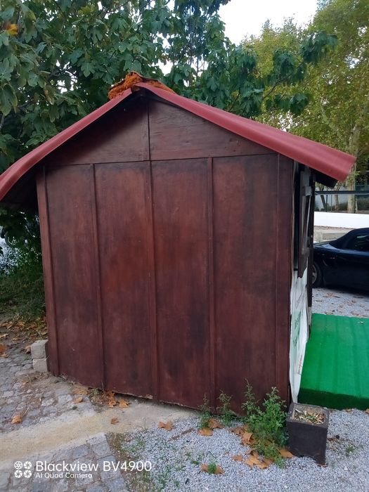 Vendo casa de madeira