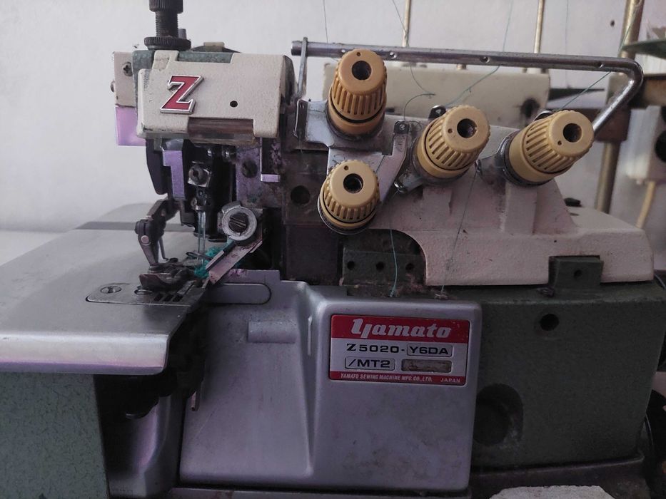 Máquina de costura corta e cose zamato