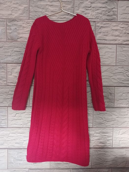 Тепла в'язана сукня червоного кольору