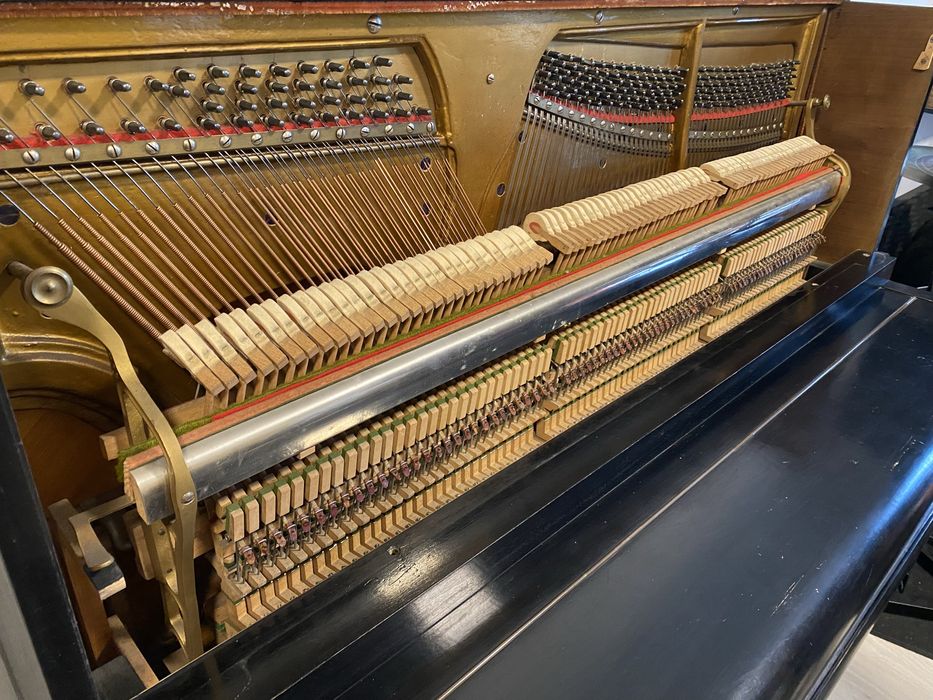 Piano Vertical R. Goetze