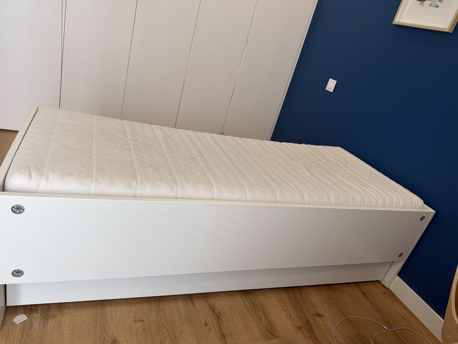 Cama ikea com gavetao