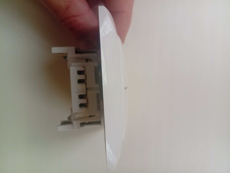 Продам выключатель 2 клавишный