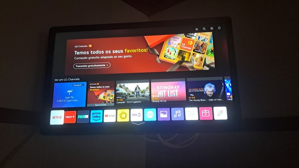 Televisão LG Smart 28 polegadas + Suporte de oferta