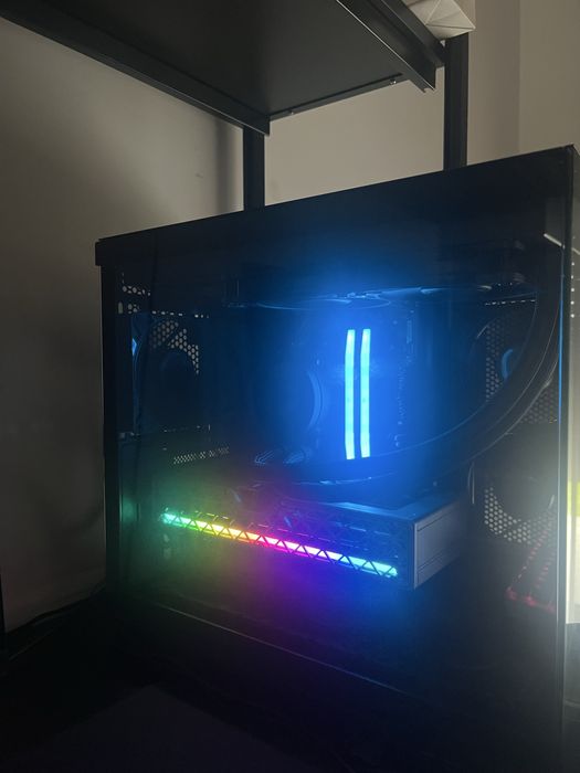 PC Gaming Recém-Montado - Ryzen 7 9700X / 32GB DDR5 /rx9060 xt 16GB / Liquid 360mm - NOVO c/ Fatura e Garantia