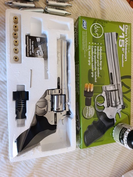 Airsoft gun Dan Wesson 715 6" revolver