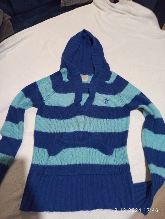 Sweterek z kapturem kobaltowy rozmiar L