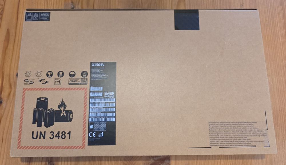 Laptop Asus Vivobook 15 X1504V plus myszka