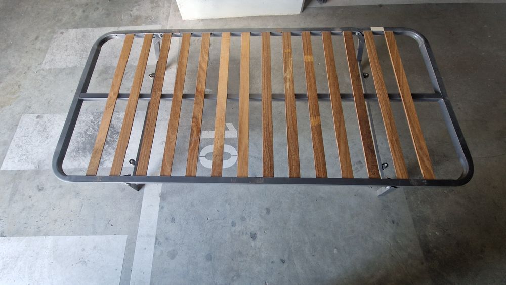 Sommier 190cm de comprimento x 90cm de largura