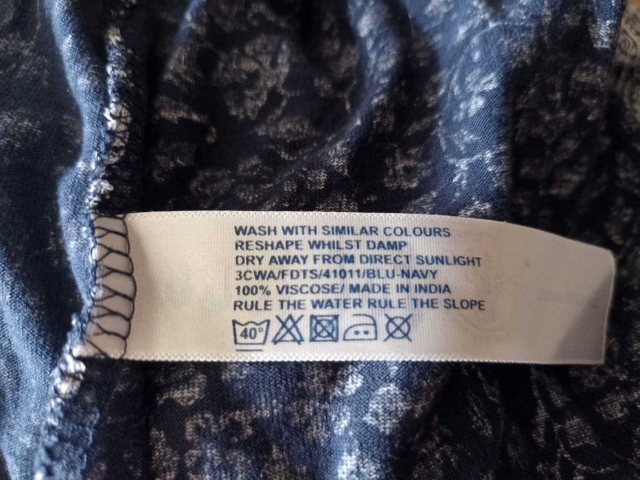 Sukienka maxi Fat Face biało granatowa kwiaty ornament