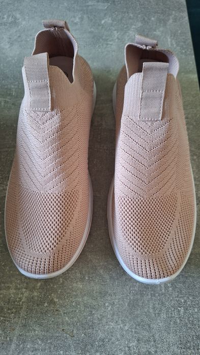 Sprzedam nowe adidasy damskie