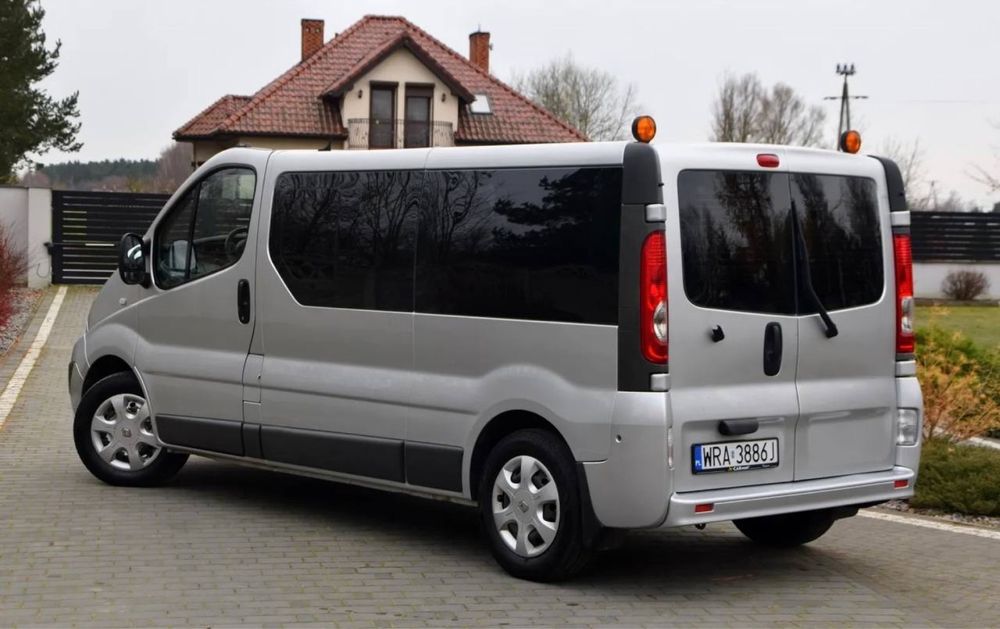 Renault Trafic 2.0 d 2008 року.