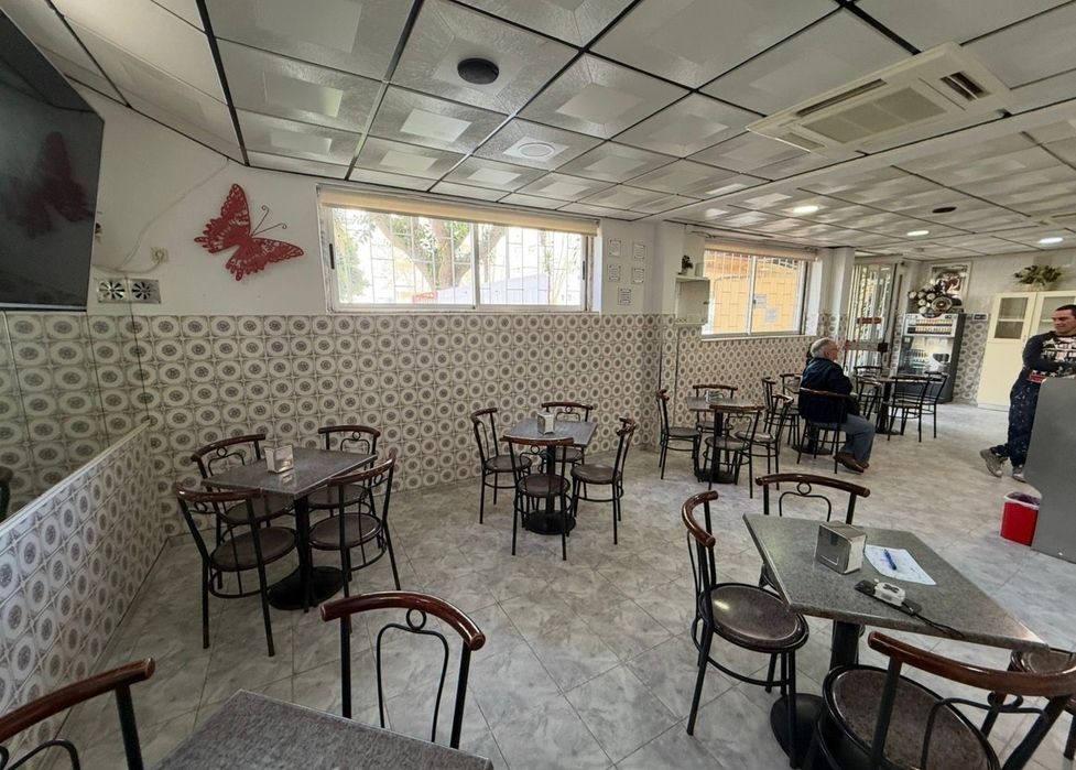 Mesas de café com cadeiras