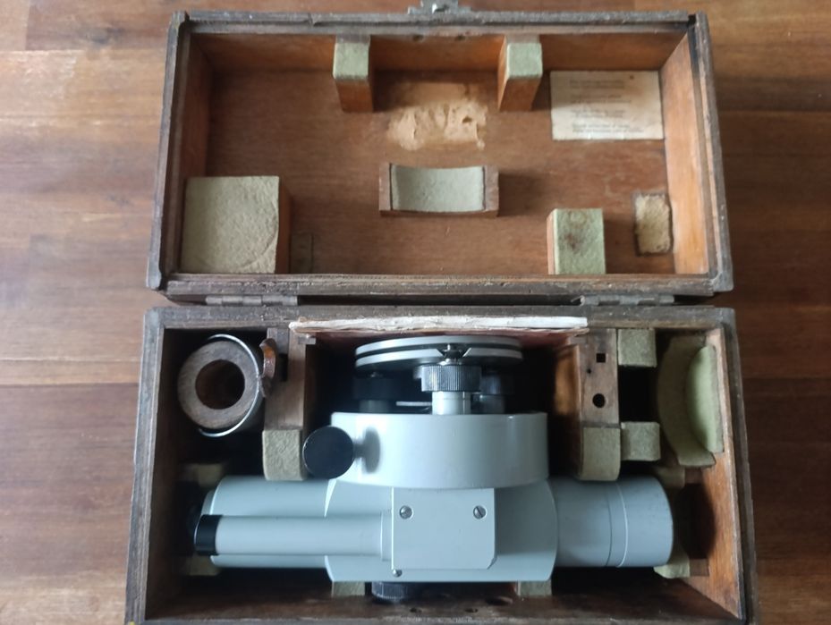 Niwelator automatyczny Carl Zeiss Ni2 z lat 60