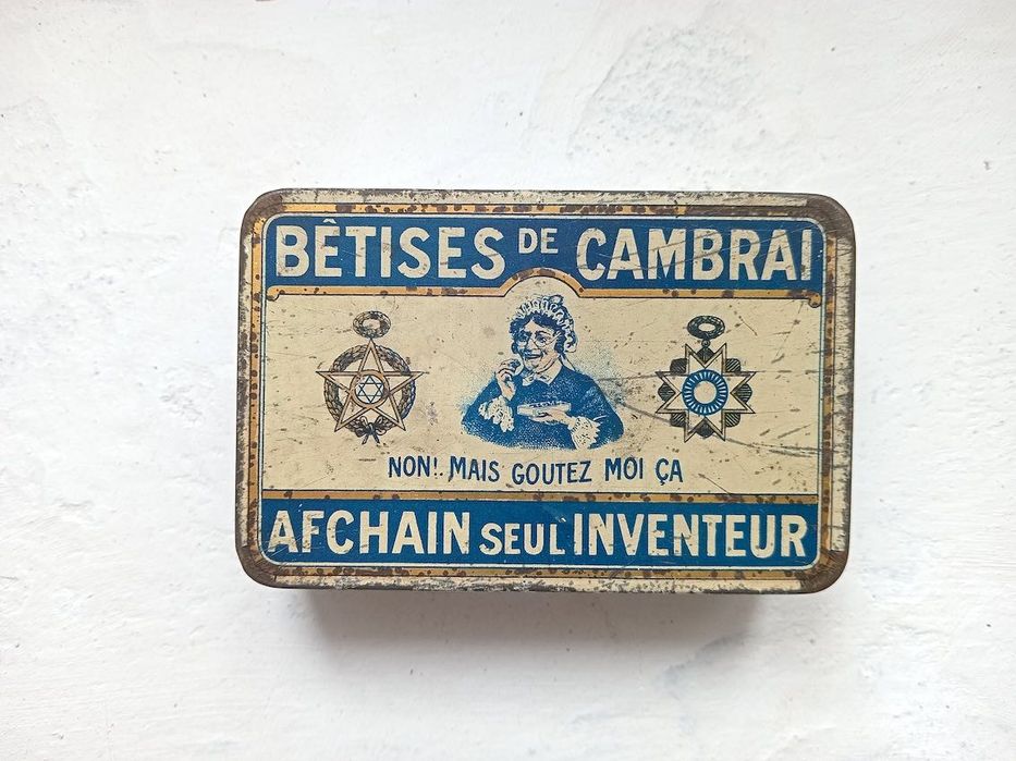 Latas antigas colecionáveis ano 1920 e 1930