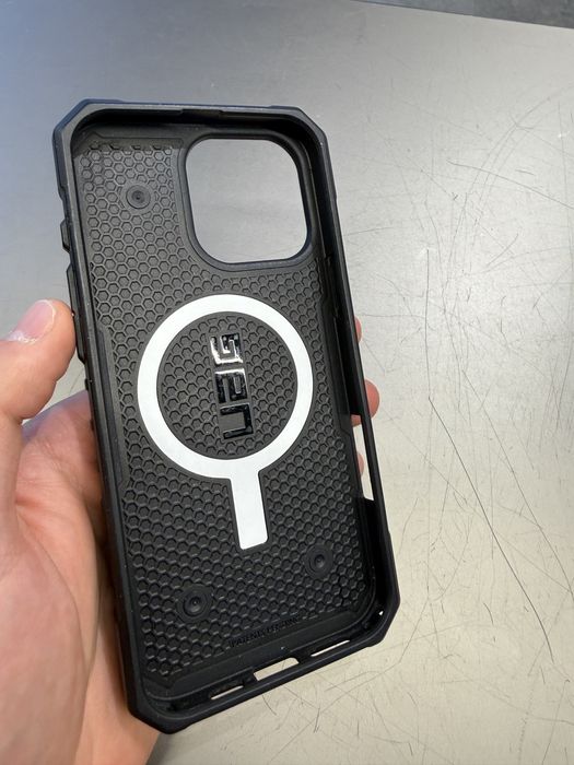 Чохол бренду UAG на 16 pro max