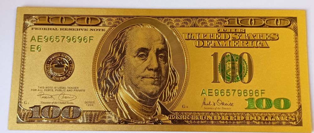 Notas de 100 dólares revistidas a ouro