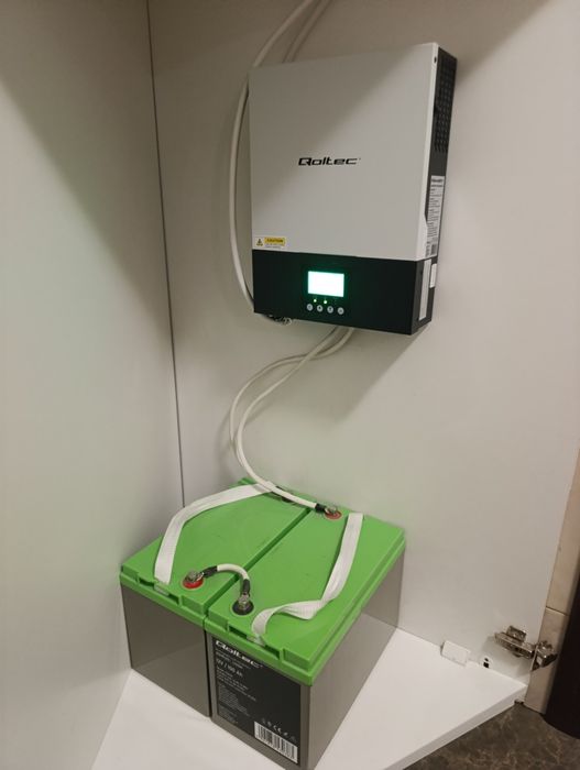 Инвертор Qoltec (53876) 3кВА (2.4 кВт) + 2 AGM 12В по 100 Ач