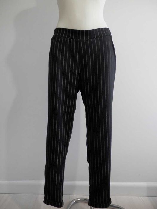 Spodnie Joggery Tapered Leg Czarne w Paski by UK 42