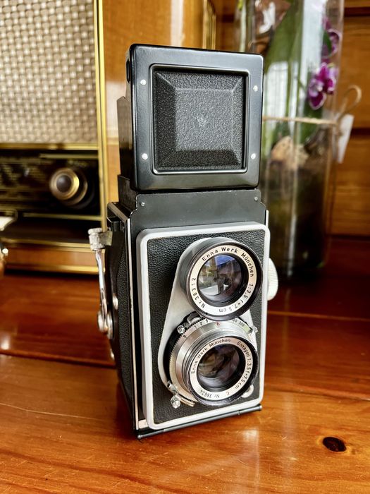 Antiga máquina  fotografica Rollop