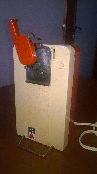 Abre latas elétrico SEB vintage