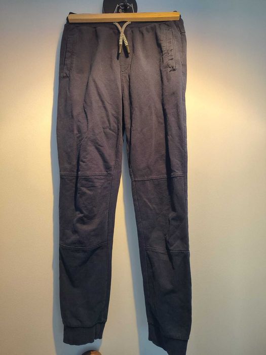 Spodnie dresowe i T-shirt rozm.158 (Coccodrillo)