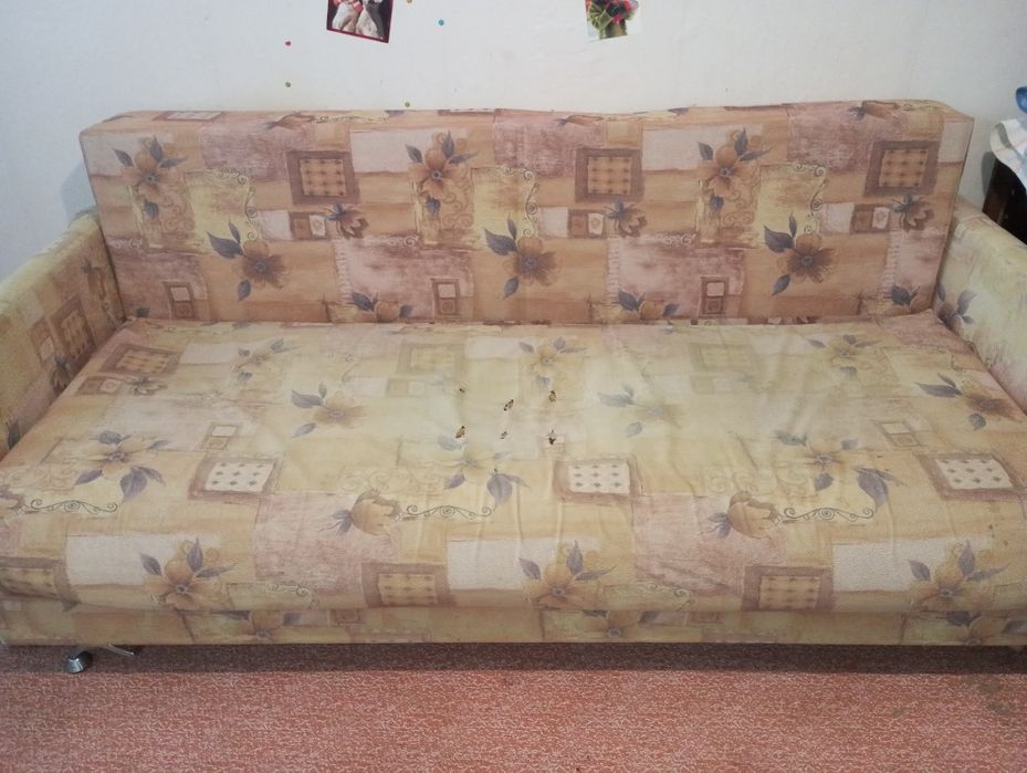 Продаю диван  б у