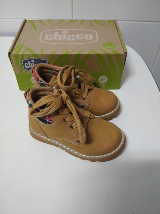 Botas novas de menino da Chicco tamanho 27