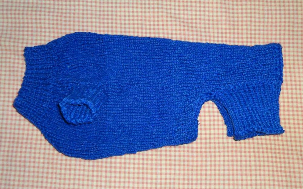 Вязаный комбинезон для  собачек