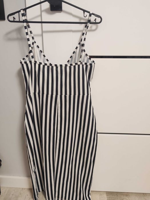 Sukienka w paski biało czarna