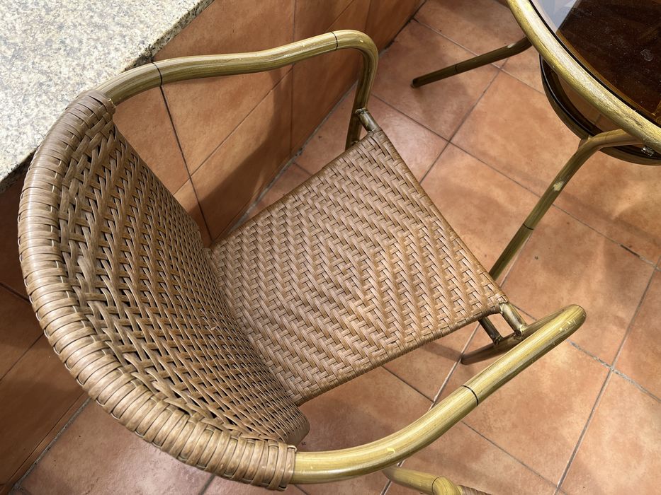 Mesa e cadeiras varanda