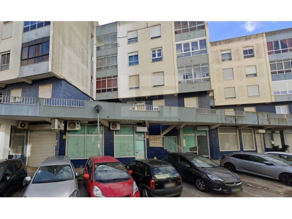 Loja A - Rua Capitão Salgueiro Maia - Loures