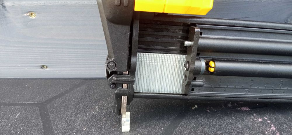 DEWALT 18V DCN680 Sztyfciarka Gwoździarka 15-54mm
