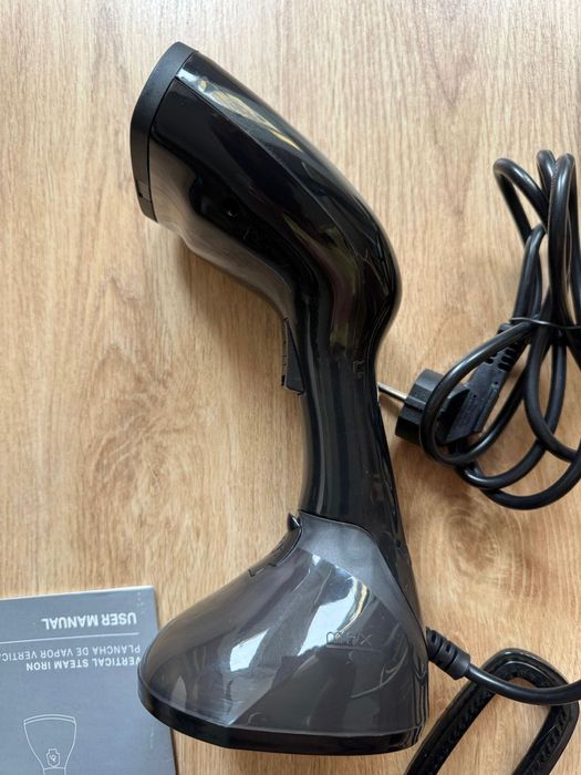 Ferro a vapor vertical. Iron Up. Create