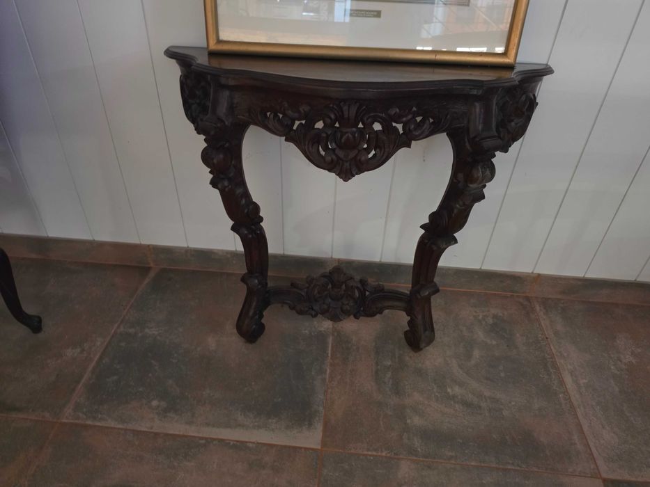 Consola sala, trabalhado à mão