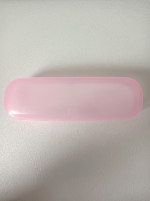Plastikowe etui na okulary różowy futerał