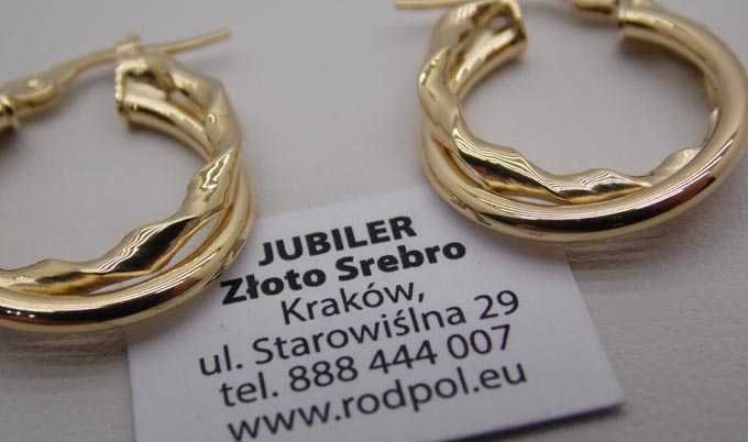 Złote kolczyki splecione koła.
