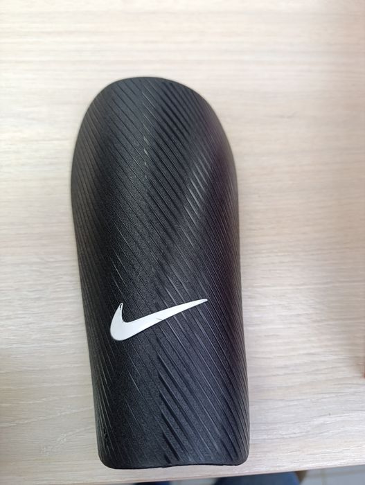 Найк футбольный щиток