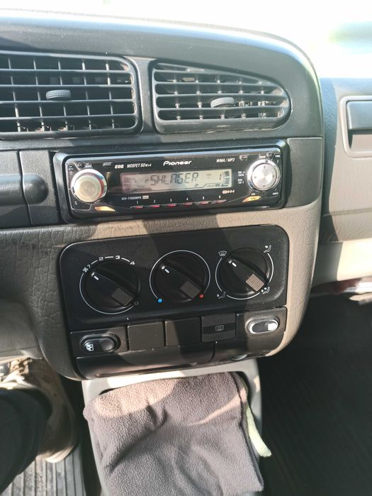 VOLKSWAGEN-VENTO CL 1.8 газ 1992г/в бордовый пурламутр 379000гр.