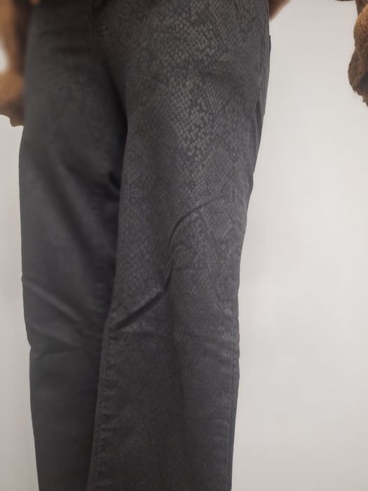 Spodnie materiałowe, wzór zwierzęcy, prosta nogawka, szare 38