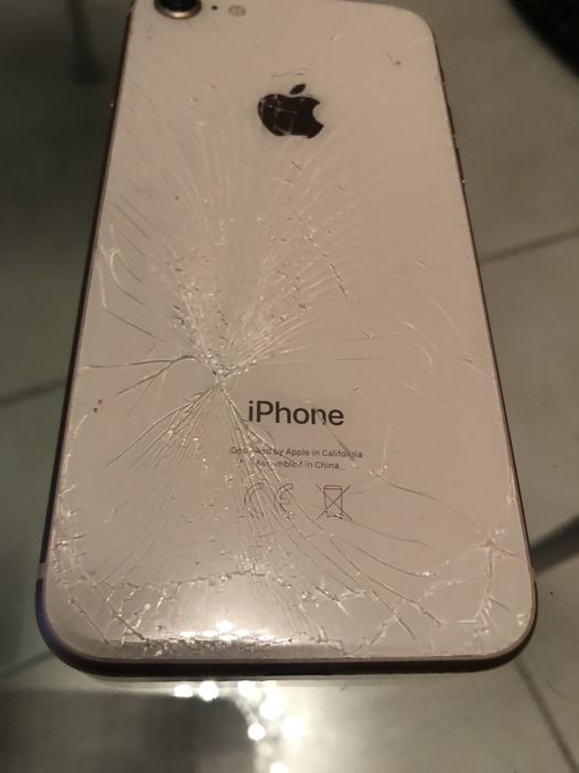 IPhone 8 uszkodzony na części