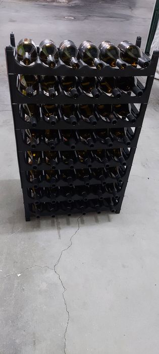 Garrafeira em fibra.