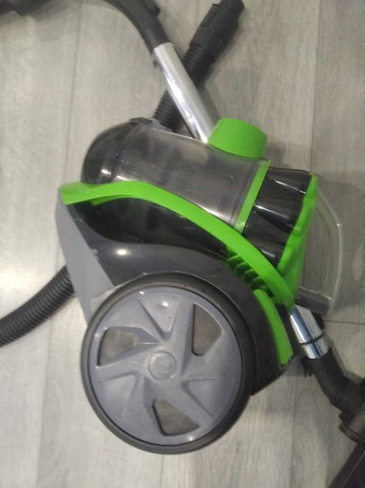 Пилосос Grunhelm GVC8210G