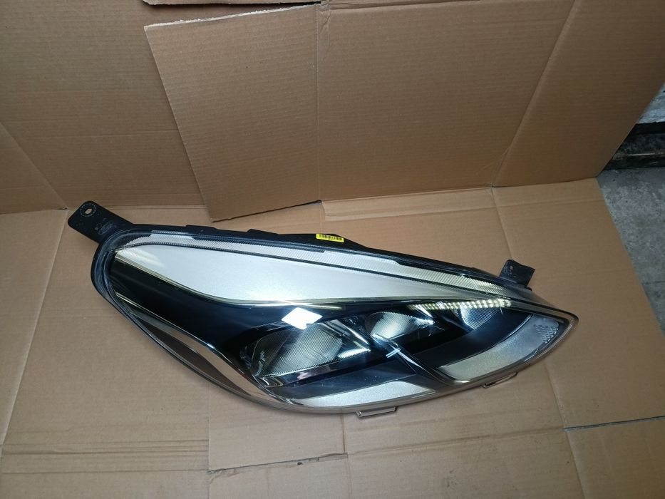 Ford Fiesta MK8 17- lampa prawy przód prawa przednia