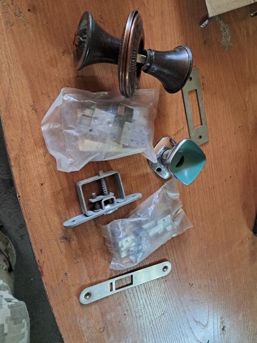 Ручки  и  защелки дверные времен СССР