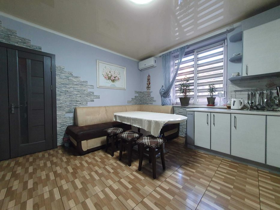 Здається 4-х кімнатний БУДИНОК в ЦЕНТРІ міста р-н вул. ГЕРОЇВ МАЙДАНУ.