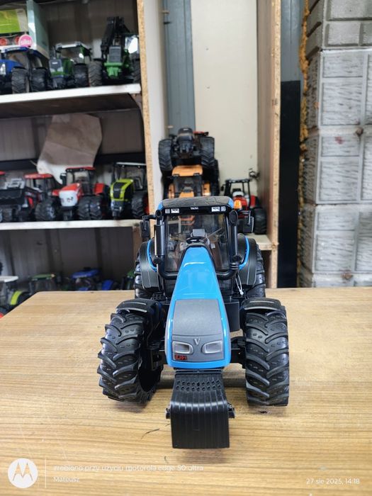 Bruder traktor valtra