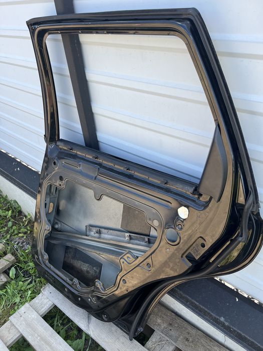 Двері (дверка) задні праві на Вольво V-50