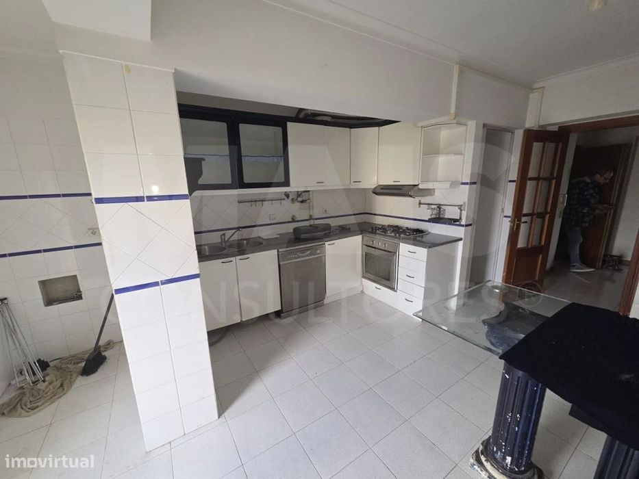 Apartamento T3 Estratégico no Carregado – Conectividade e Comodidade — Carregado E Cadafais, Lisboa